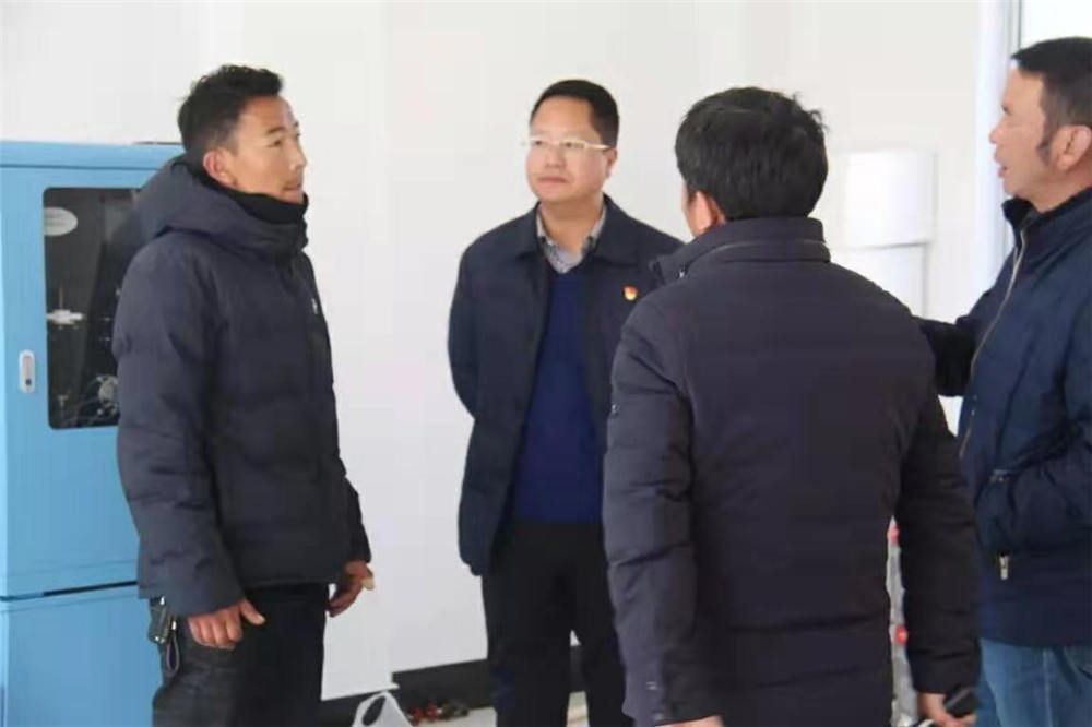 吉隆縣縣委副書記、縣長胡紅等領(lǐng)導(dǎo)班子進行檢查和指導(dǎo)工作